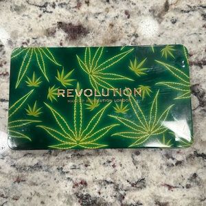 Revolution Good Vibes Chilled Vibes palette